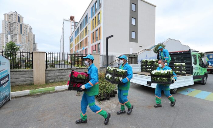 Başakşehir’de atıklar rengârenk çiçek açıyor