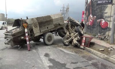 Başakşehir’de beton yüklü traktör devrildi: 1 yaralı