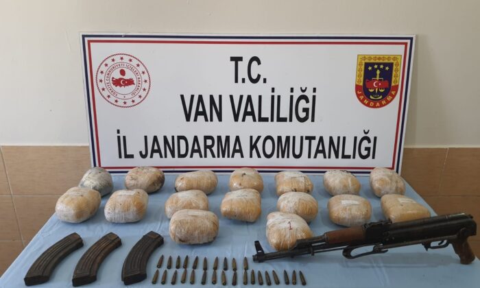 Başkale’de silah ve uyuşturucu ele geçirildi