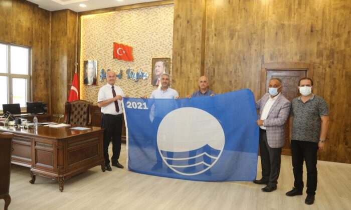 Başkan Akman, 4. kez hak kazanılan ‘Mavi Bayrağı’ teslim aldı