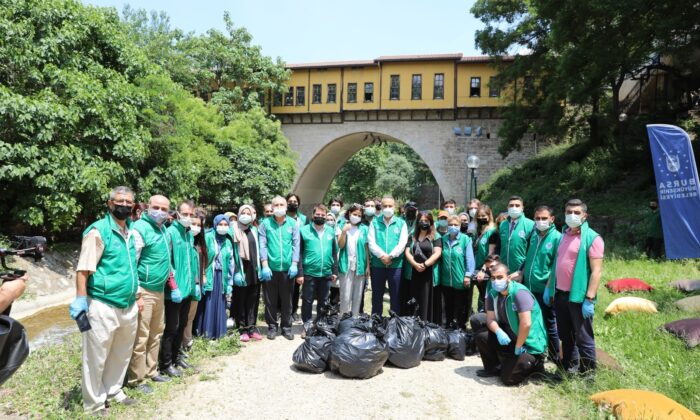 Başkan Aktaş Dünya Çevre Gününde çöp topladı