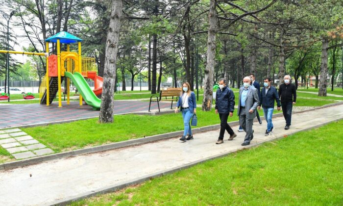 Başkan Ataç parkları yerinde inceledi