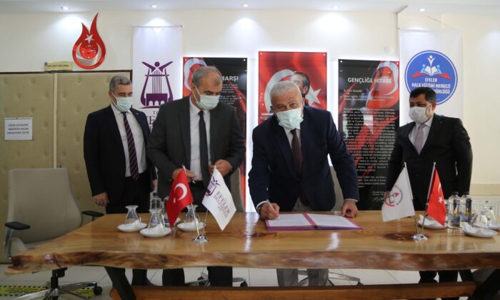 Başkan Atay’dan kursiyerlerin gelir elde edebilmelerine katkı