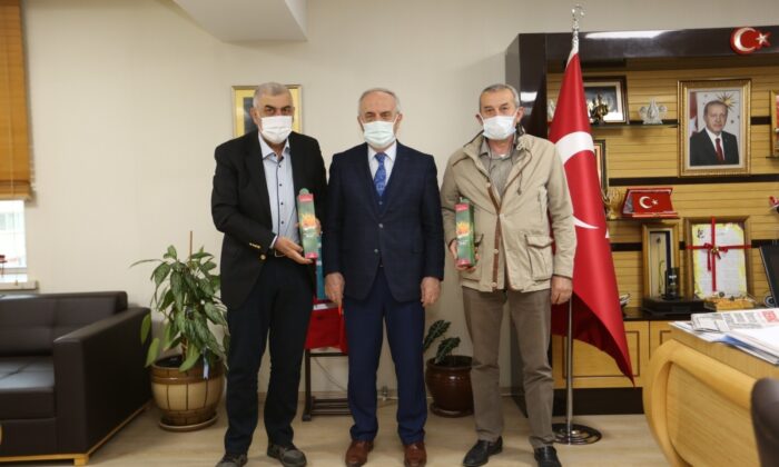 Başkan Aygün’den konuklarına taşköprü aspir yağı