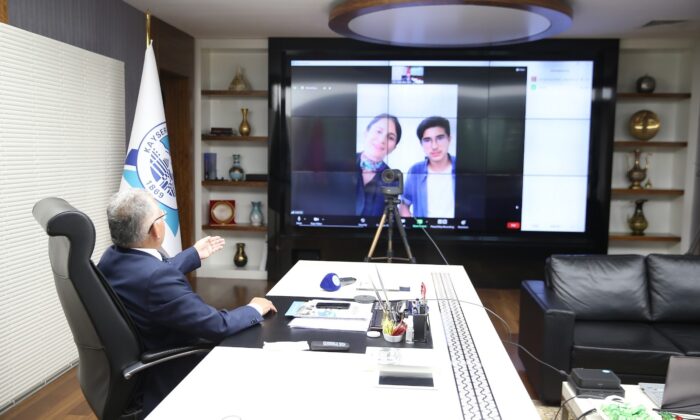 Başkan Büyükkılıç başarıya ödüllendirdi