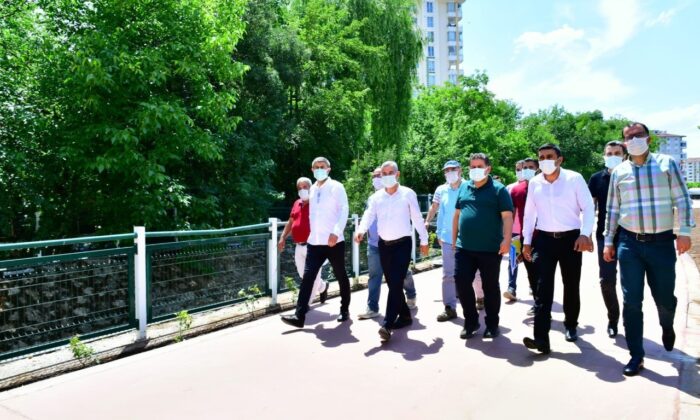 Başkan Çınar, devam eden yeni sosyal yaşam alanını inceledi