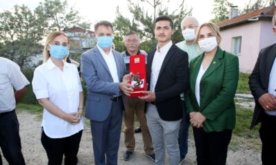 Başkan Deveci’den Türkiye’nin en genç muhtarının vizyonuna övgü