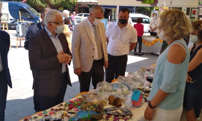 Başkan Deveciler sergi açılışına katıldı