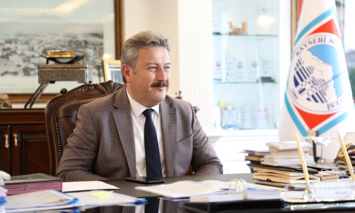 Başkan Dr. Palancıoğlu, madalya alan haltercilerin başarısını kutladı