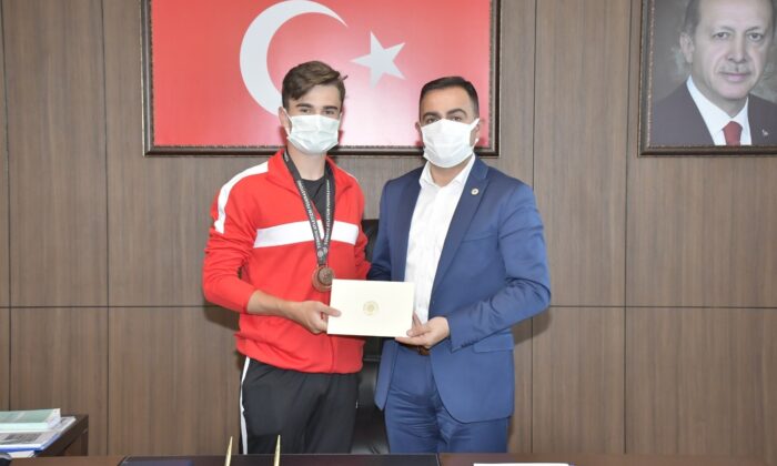 Başkan Erdoğan, Milli Atlet Anıl Korkmaz’ı tebrik etti