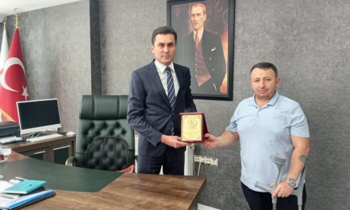 Başkan Keskin’den Kumasar’a teşekkür plaketi