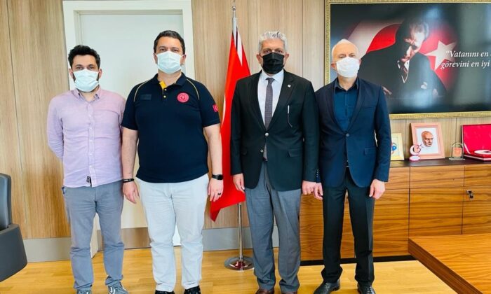 Başkan Küpeli: “Sağlık çalışanlarına minnet borçluyuz”