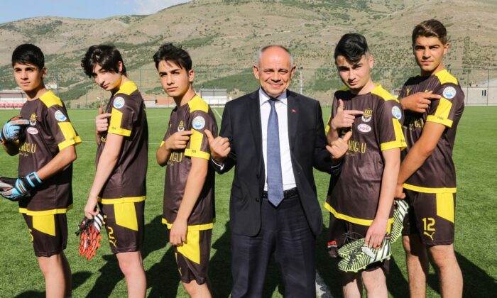 Başkan Öztürk’ün genç futbolculara desteği devam ediyor