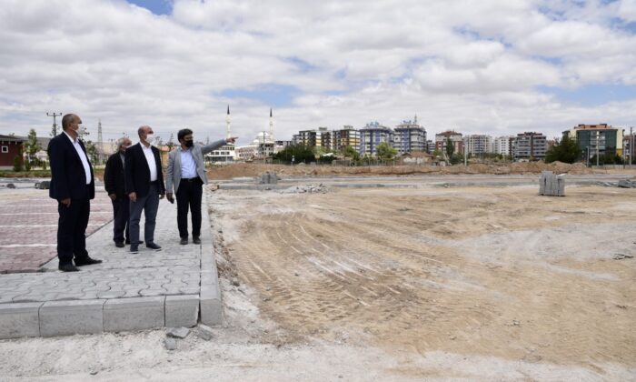 Başkan Pekyatırmacı pazar yerinde incelemede bulundu