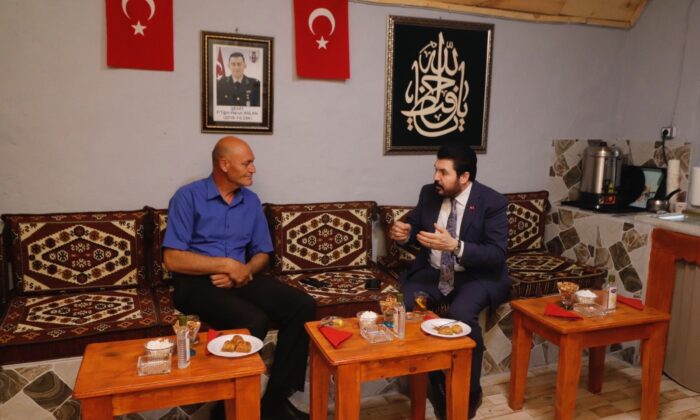 Başkan Sayan, Şehit Harun Aslan’ın ailesini ziyaret etti