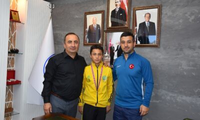 Başkan Sülük’ten başarılı sporcuya ödül
