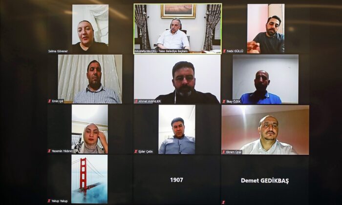 Başkan Yalçın’dan ev oturması tadında sohbet