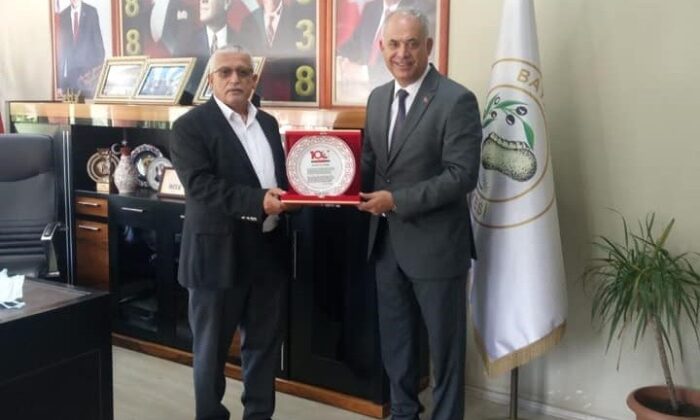 Başkan Yaman, 38 yıl sonra öğretmenini karşısında görünce duygulandı