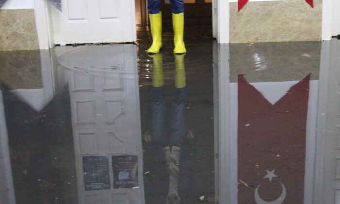 Başkent’in en eski çarşılarından Zafer Çarşısı’nı su bastı