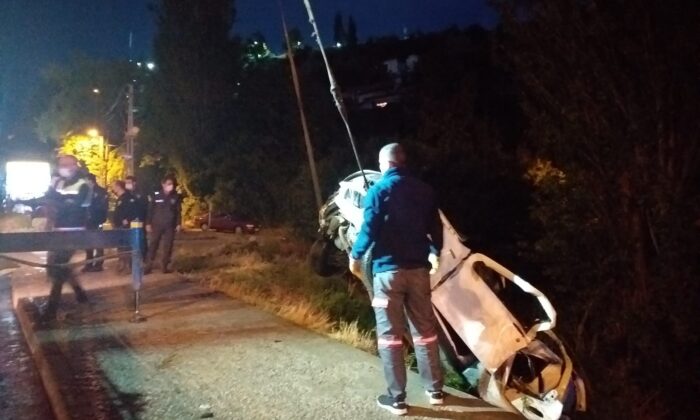 Başkent’te otomobil dereye uçtu: 4 yaralı