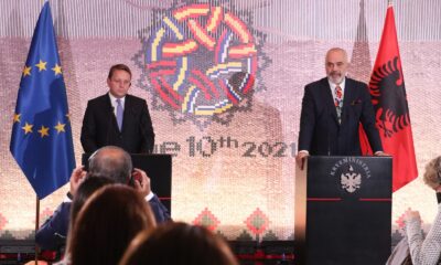 Batı Balkan ülkelerinin liderleri Arnavutluk’ta bir araya geldi