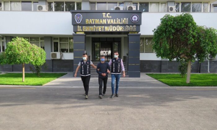 Batman’da hakkında tutuklanma kararı bulunan 8 kişi yakalanarak adalete teslim edildi