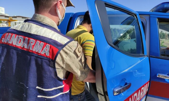Batman’da hırsızlarla iş birliği yaparak çalıştıkları iş yerlerini soyan zanlılar yakalandı