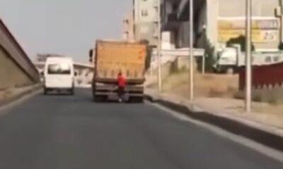 Batman’da patenli çocuk karayolunda ölüme meydan okudu