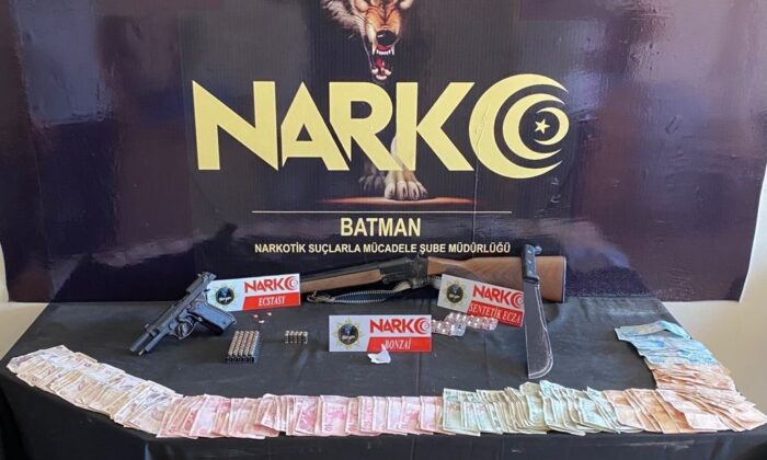 Batman’da uyuşturucu tacirlerine eş zamlı operasyonda 16 kişi göz altına alındı