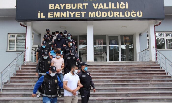 Bayburt’ta uyuşturucuya geçit yok: 5 zanlı tutuklandı