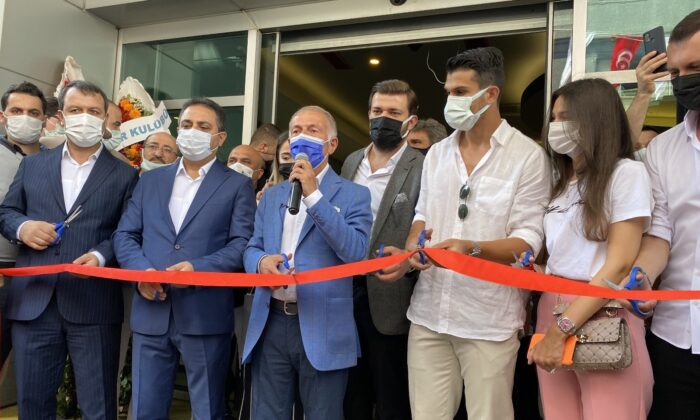 Bayrampaşa’da Necip Uysal spor tesisi açıldı