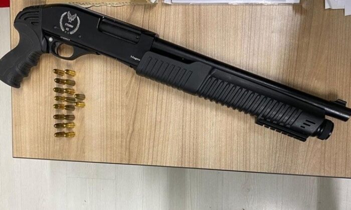 Bekçilerin durdurduğu araçta pompalı tüfek bulundu