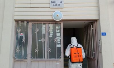 Belediyeden Covid-19 görülen apartmanlara müdahale