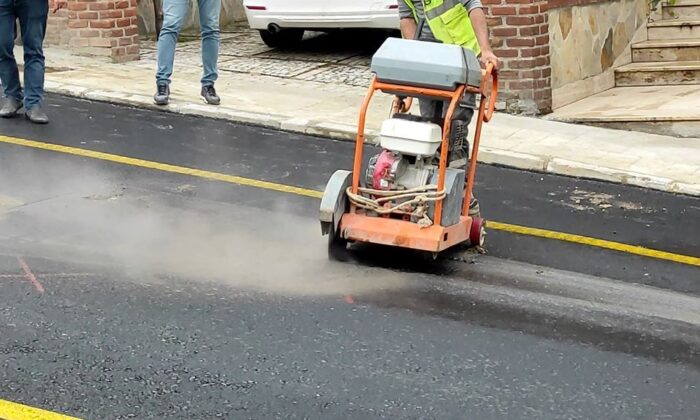 Belediyenin yaptığı yolu TESKİ bozdu