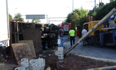 Beykoz’da kamyonetle otomobil çarpıştı: 4 yaralı