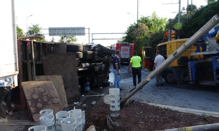 Beykoz’da kamyonetle otomobil çarpıştı: 4 yaralı