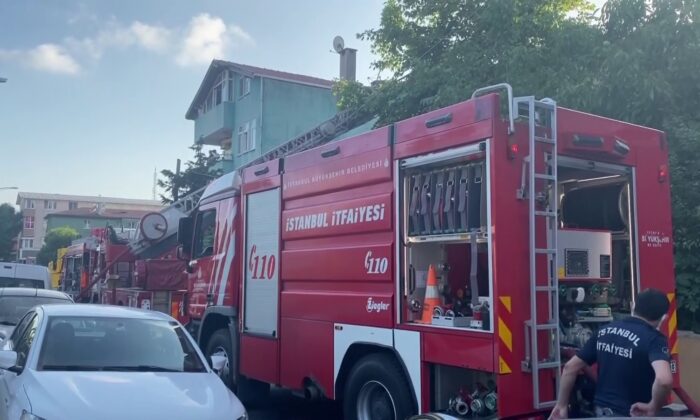 Beykoz’da korkutan ev yangını: 2 kişi dumandan etkilendi
