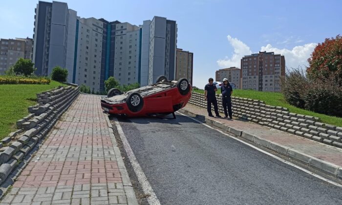 Beylikdüzü’nde araba sürmeyi öğrenirken takla attı