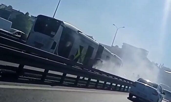 Beylikdüzü’nde metrobüste korkutan yangın