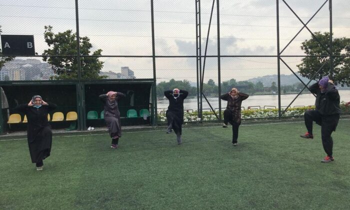 Beyoğlu’nda kadınlar güne sabah sporu ile başlıyor