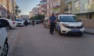 Bıçaklanan genç hastaneye kaldırıldı, hayati tehlikesi bulunuyor