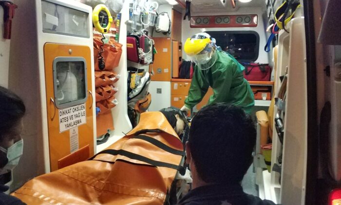 Bıçaklı saldırıya uğrayan 2 kuaför hastanelik oldu