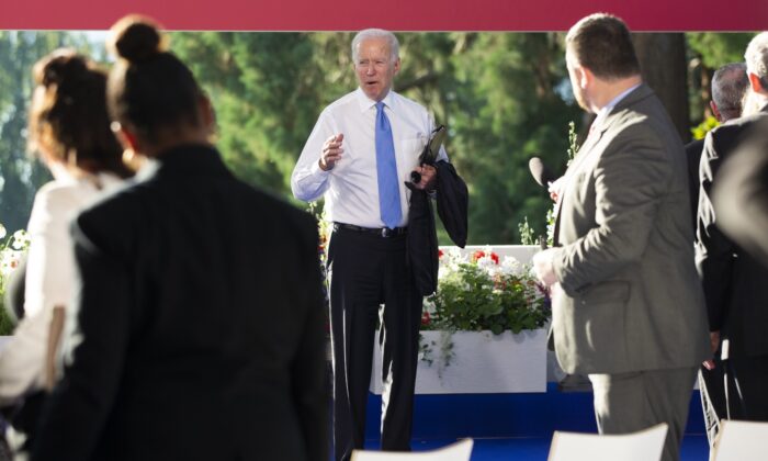 Biden, ısrarla soru soran muhabiri azarladı