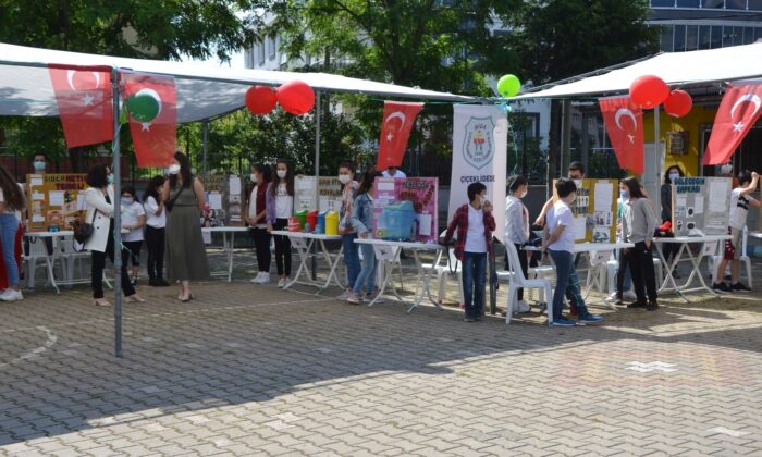 Biga’da TÜBİTAK 4006 Bilim Fuarı açıldı