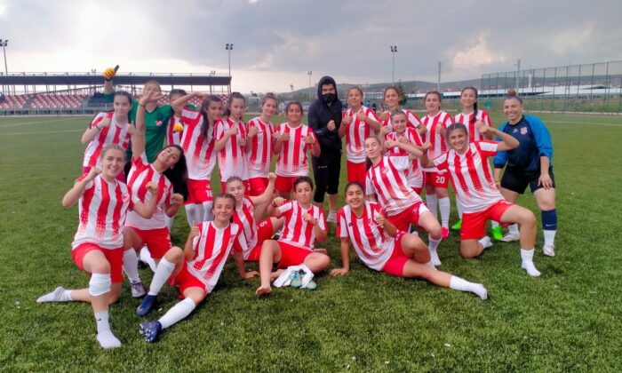 Bilecikspor bayan futbol takımı gol oldu yağdı