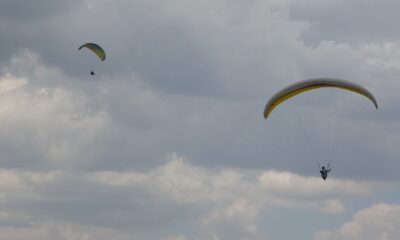 Bingöl’de bin 800 rakımdan atlayan yamaç paraşütçüleri yarıştı