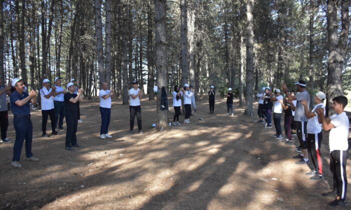 Bingöl’de doğa yürüşü ve çevre temizliği etkinliği yapıldı