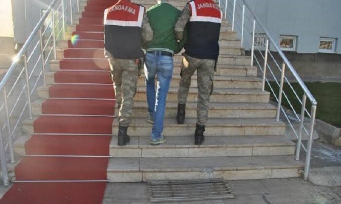 Bingöl’de haklarında kesinleşmiş hapis cezası bulunan 2 şüpheli tutuklandı