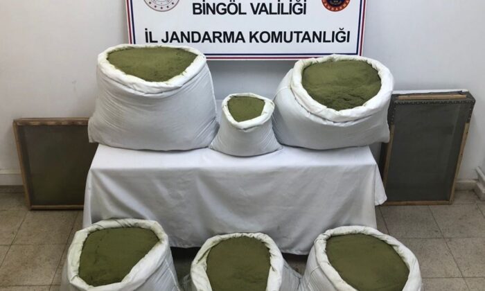 Bingöl’de uyuşturucuya darbe: 101 kilo toz esrar, 2 bin kök kenevir ele geçirildi