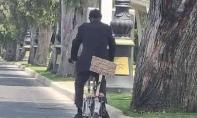 Bisikletine “iş arıyorum” pankartı asıp sokak sokak gezdi